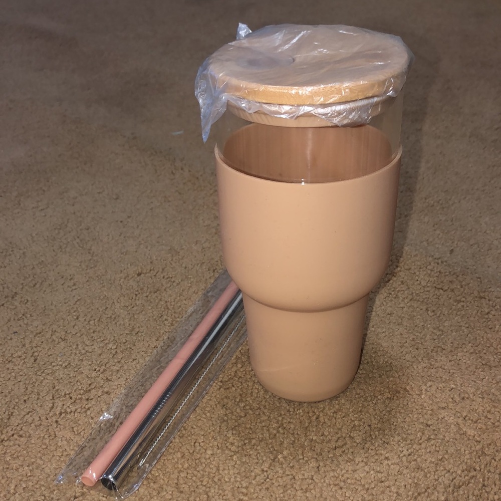 Glass cup with lid, straws, & cleaning brush
